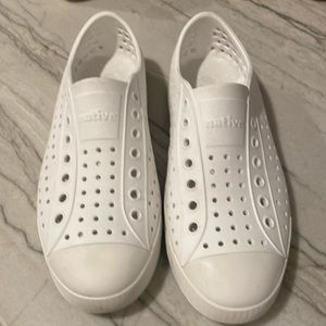 Native Jefferson white W8 size 8